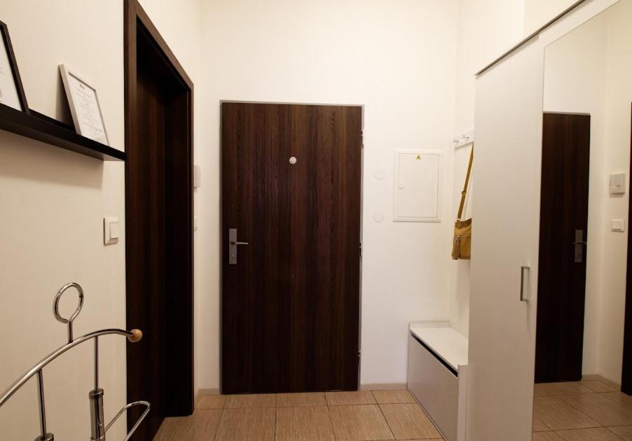 Cosy Studio, 15Min To Old Centre, Self-Check In, Free Wifi, Welcome Drink! Praga Esterno foto